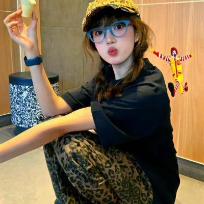 黄蜂女